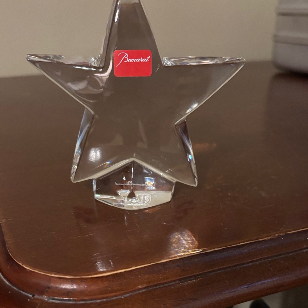 Baccarat Zinzin Star with Signature Red Gift Box - Picture 2 of 8